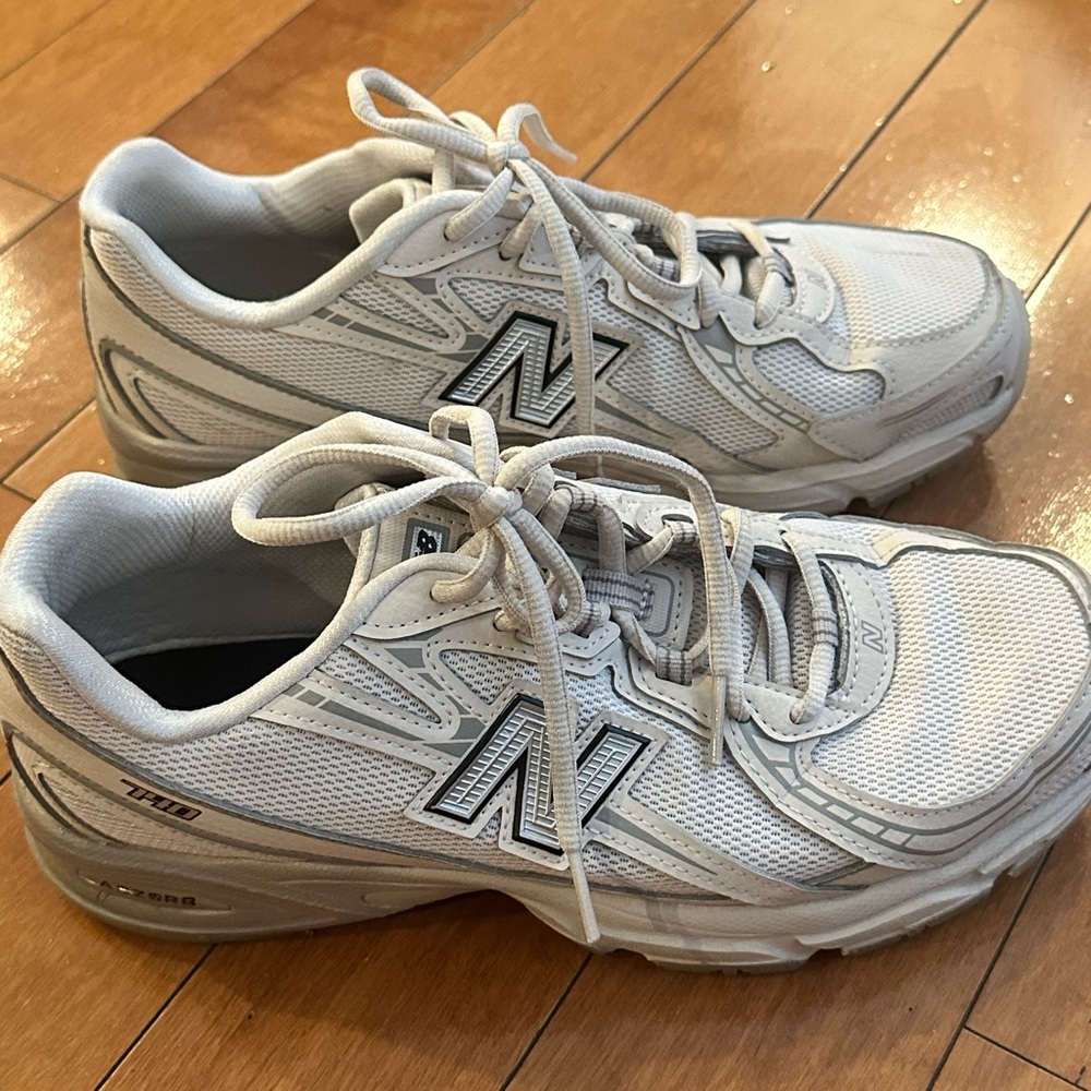 New Balance 740 White and Gray, size 8.5
